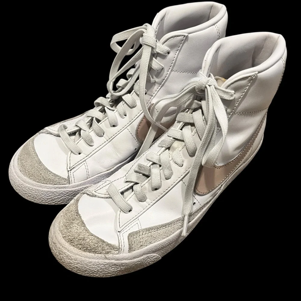 Nike Blazer Mid ‘77 Sneakers Leather Upper Women’s 7.5